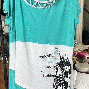 La Grenier Turquoise  and White Graphic Tunic Top